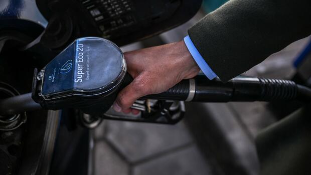 Spritpreise: 2023 war das zweitteuerste Jahr – wie teuer wird Benzin 2024?