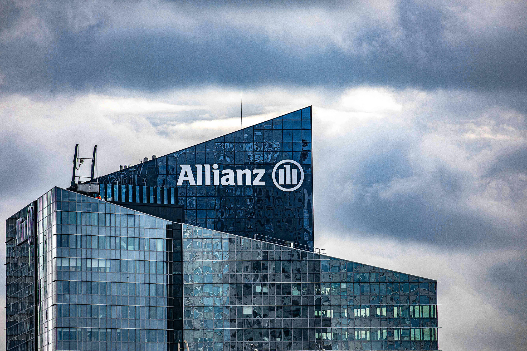 Versicherer Die Allianz Wagt Sich Wieder Ins Bankgeschaft Vor