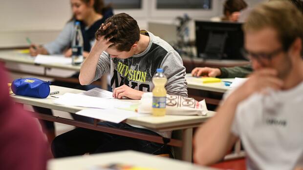 Mathe Abitur 19 Lehrer Kritisieren Den Beschwerde Hype