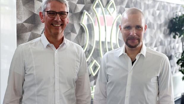 Michael Hagedorn, CEO von Materna, und Jonas Andrulis, Gründer und CEO von Aleph Alpha, wollen das Angebot an sicheren KI-Lösungen für die öffentliche Verwaltung gemeinsam deutlich erweitern. // Weiterer Text über ots und www.presseportal.de/nr/15295 / Die Verwendung dieses Bildes für redaktionelle Zwecke ist unter Beachtung aller mitgeteilten Nutzungsbedingungen zulässig und dann auch honorarfrei. Veröffentlichung ausschließlich mit Bildrechte-Hinweis. Quelle: Materna Information & Communications SE