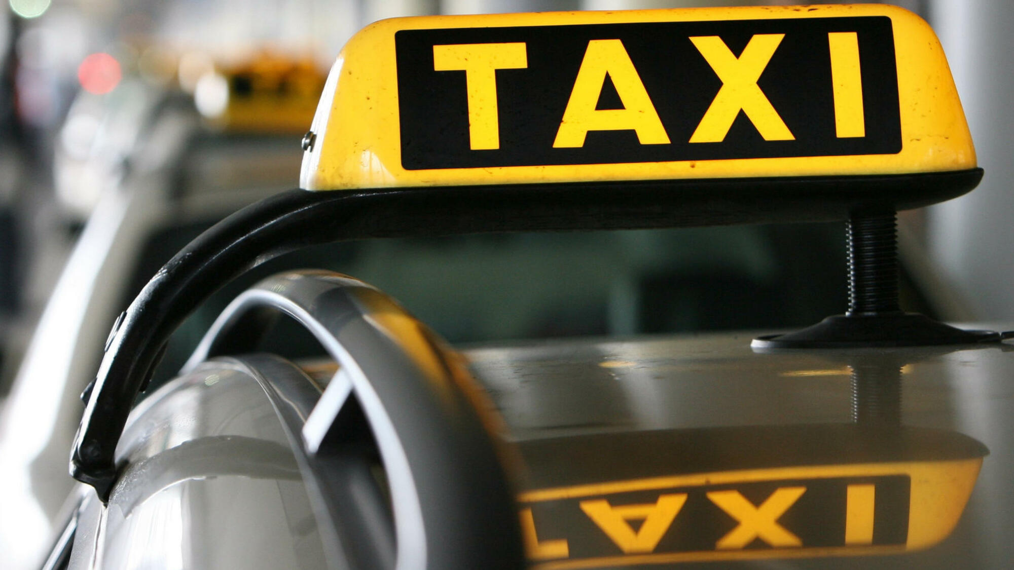 Taxi fahren im Ausland: Kennen Sie die Regeln?