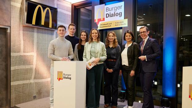 Burger Dialog - Politiker:innen und Influencer:innen // Weiterer Text über ots und www.presseportal.de/nr/52942 / Die Verwendung dieses Bildes für redaktionelle Zwecke ist unter Beachtung aller mitgeteilten Nutzungsbedingungen zulässig und dann auch honorarfrei. Veröffentlichung ausschließlich mit Bildrechte-Hinweis. Quelle: McDonald's Deutschland