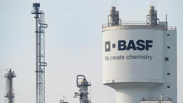 Der Chemiekonzern BASF hat trotz Ergebniseinbruchs seine Jahresziele für 2023 bekräftigt. Quelle: dpa