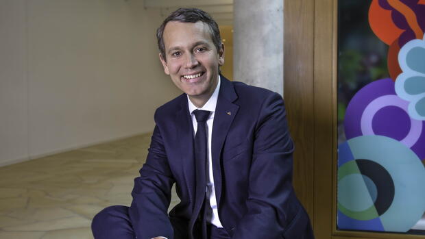 Christoph Werner, Jahrgang 1972, ist seit September 2019 Vorsitzender der Geschäftsführung des Drogeriehändlers dm-drogerie markt, kurz dm. 2010 kam der Sohn des Firmengründers Götz Werner ins Familienunternehmen, nachdem er zuvor 15 Jahre lang bei GlaxoSmithKline in den USA und bei L‘Oréal in Frankreich Erfahrungen gesammelt hatte. Quelle: Christina Riedel