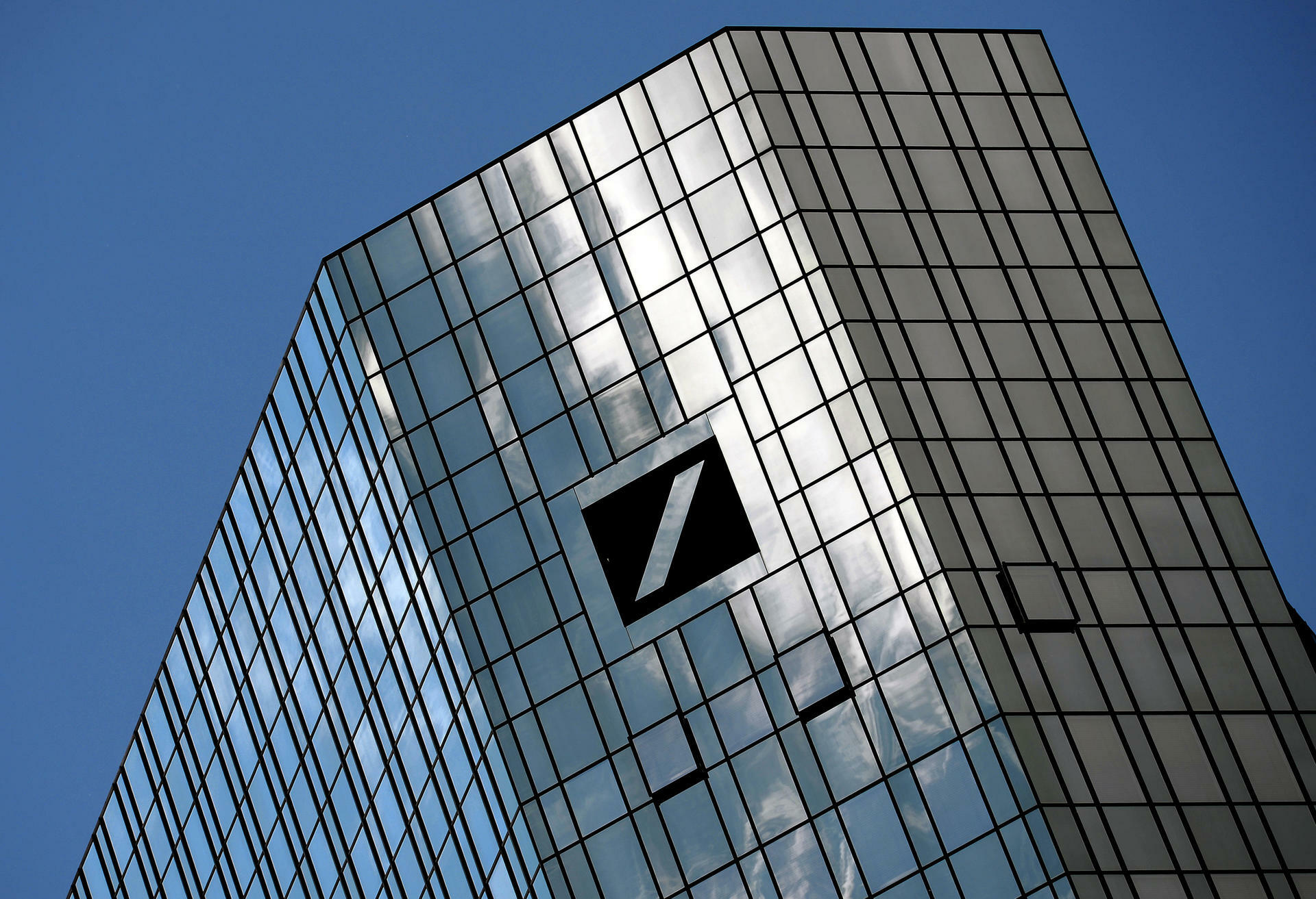 Deutsche Bank Aktionare Ziehen Bei 8 Milliarden Kapitalerhohung Mit