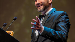 UseTheNews gGmbH: Herr Anwalt gewinnt 9:16-Award "Voice of Trust" - präsentiert von #UseTheNews und WeCreate