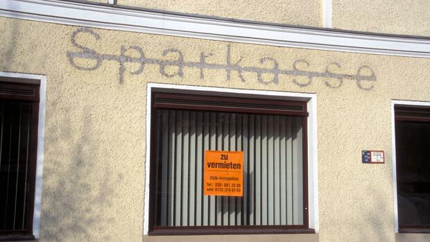 Filialschliessungen Gebuhren Banken Kampfen Gegen Nullzinsen