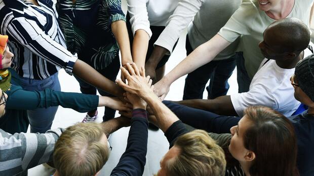 Das Netzwerk Charta der Vielfalt hat eine Neuauflage seines praktischen Leitfadens zu „Diversity Management“ veröffentlicht.