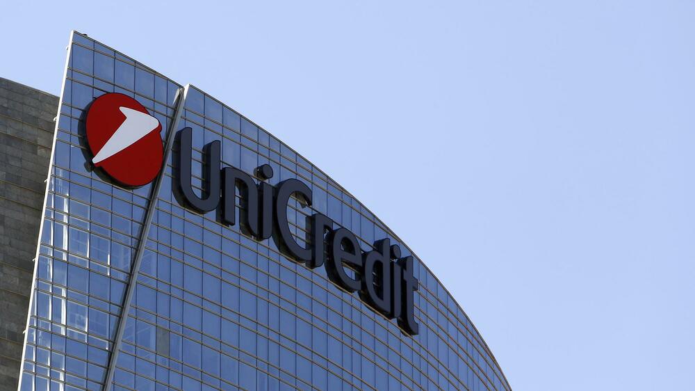 Platz 6UniCreditLand: ItalienBörsenwert: 39,0 Mrd. Euro Die 1998 gegründete UniCredit S.p.A. zählt zu den größten und wichtigsten Banken Italiens. Auf der ganzen Welt arbeiten rund 148.000 Angestellte für UniCredit. Quelle: Reuters