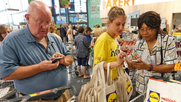 Lidl-Kunden, hier in den USA, klagen über Sicherheitslücken in der Bezahlapp. Quelle: dpa