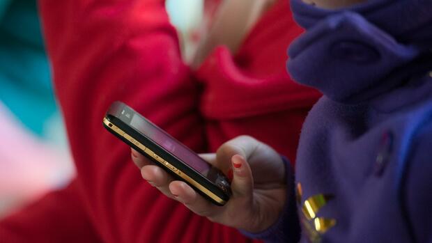 Deutsche telefonieren erstmals mehr mit Handy als vom Festnetz
