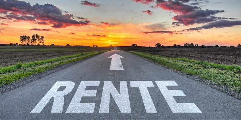Symbolbild für den Weg in den Ruhestand und die Frage: Ab wann ist die private Rentenversicherung sinnvoll? AB